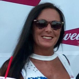 Meet your Posher, Deena